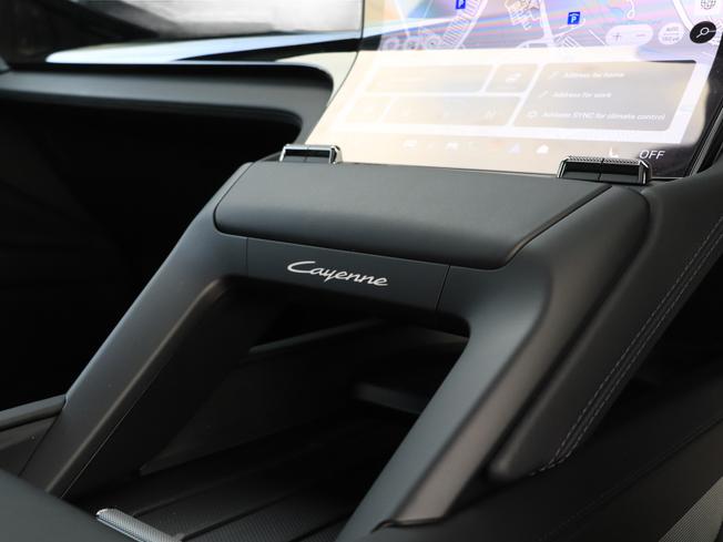 PORSCHE Cayenne Electric Photo 21