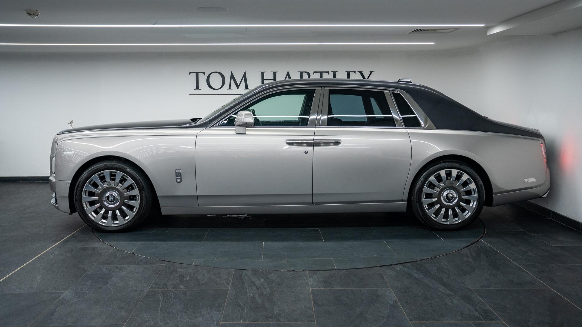 Rolls-Royce Phantom Photo 25ee0917-efae-411a-9cde-cb6cd73c714a.jpg