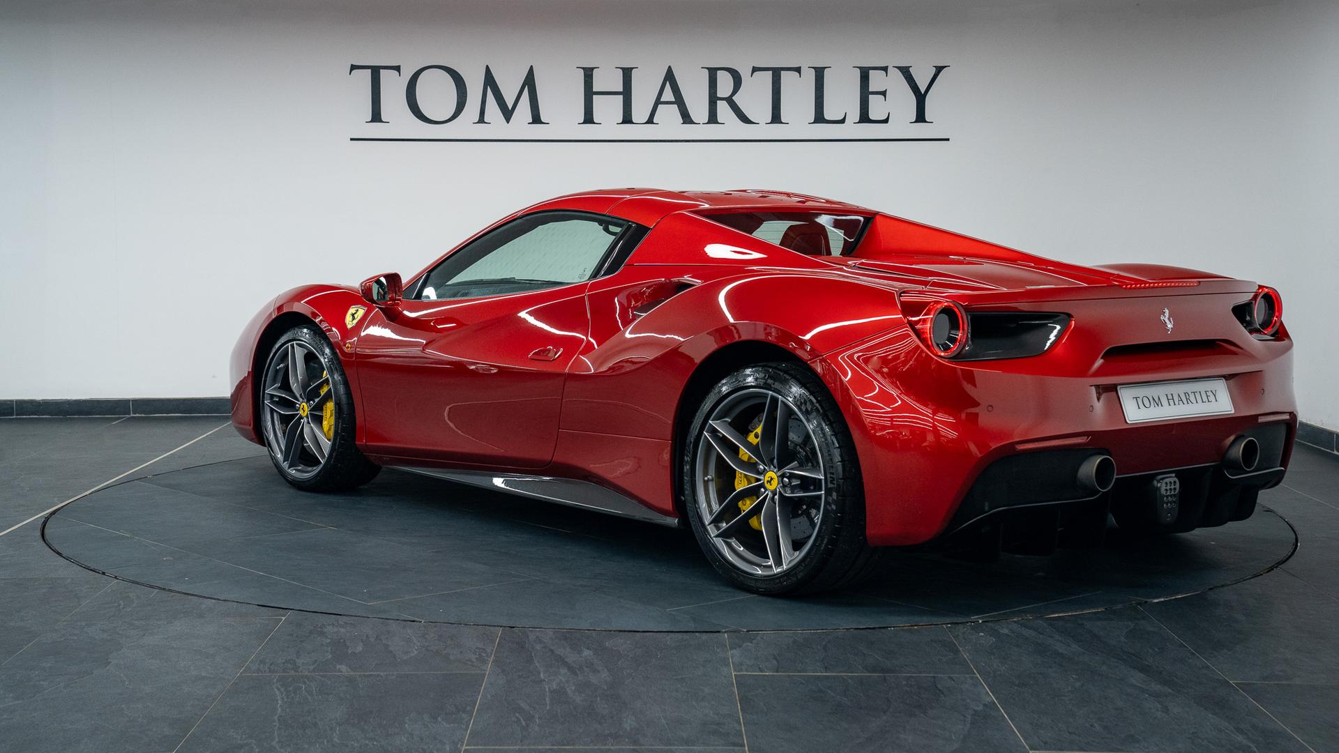 Ferrari 488 Photo 26072401-140f-4c84-aec9-81edbfe903e6.jpg