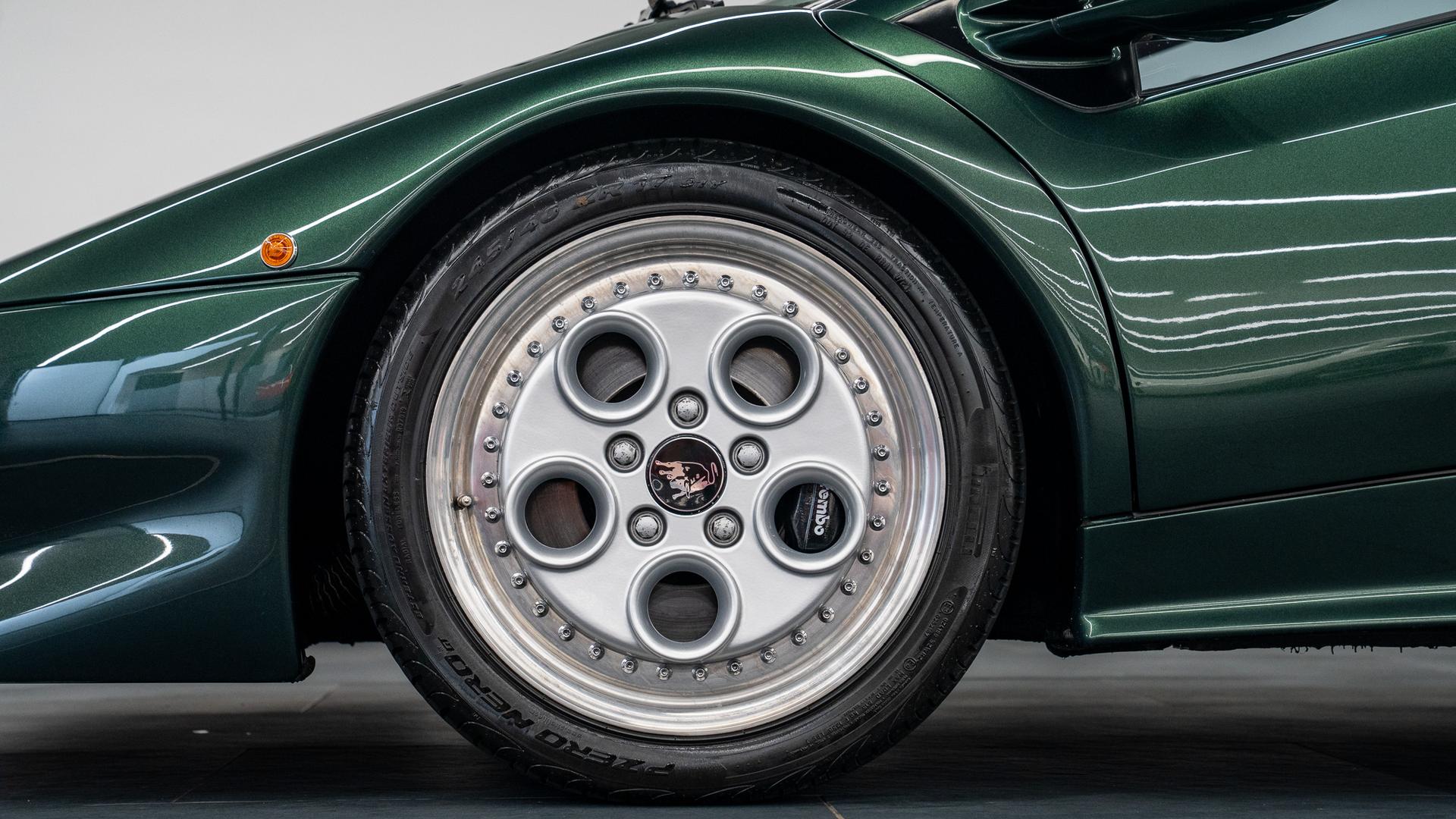 LAMBORGHINI Diablo Photo 260d2556-fbc0-4b47-b9dc-45f2b06be7e4.jpg