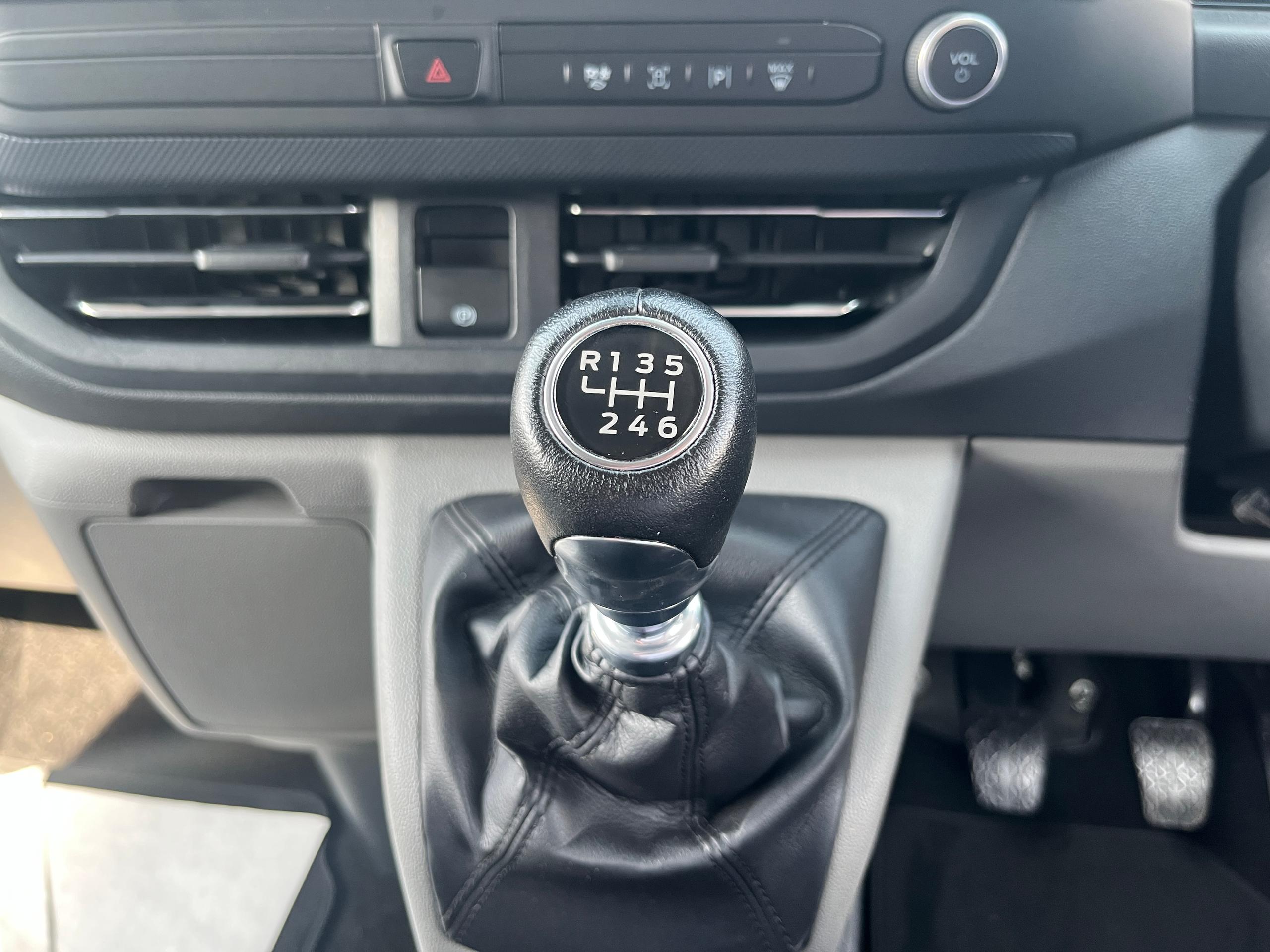 Used Ford TRANSIT CUSTOM VO25YWX 22