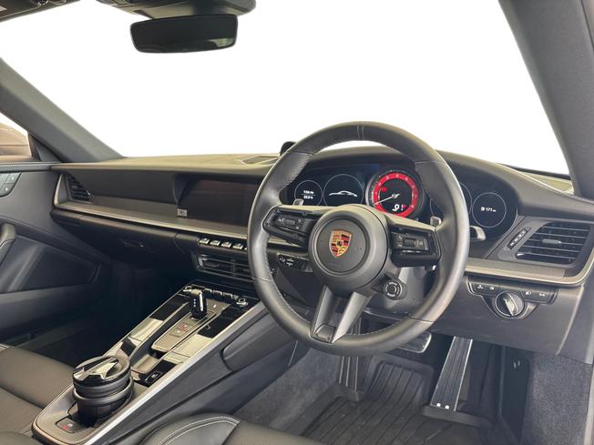 PORSCHE 911 Photo 10