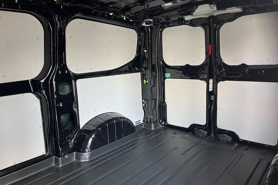 Ford E-TRANSIT CUSTOM Photo 2630d2c4-7427-4ab7-bacf-a9d8e3ba7c58.jpg