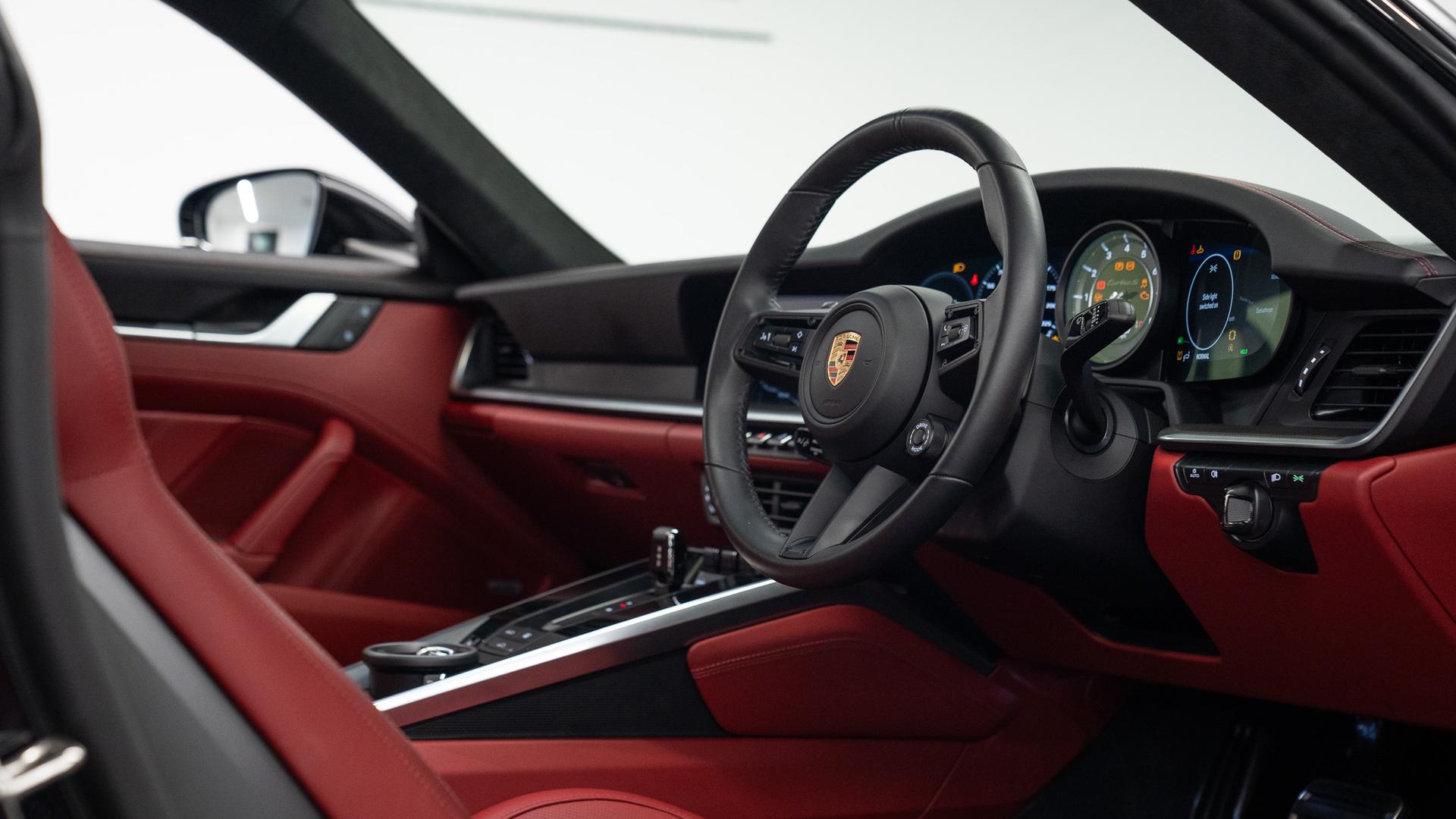 Porsche 911 Photo 26344853-bc45-4dcb-b026-c8dc82690a1e.jpg