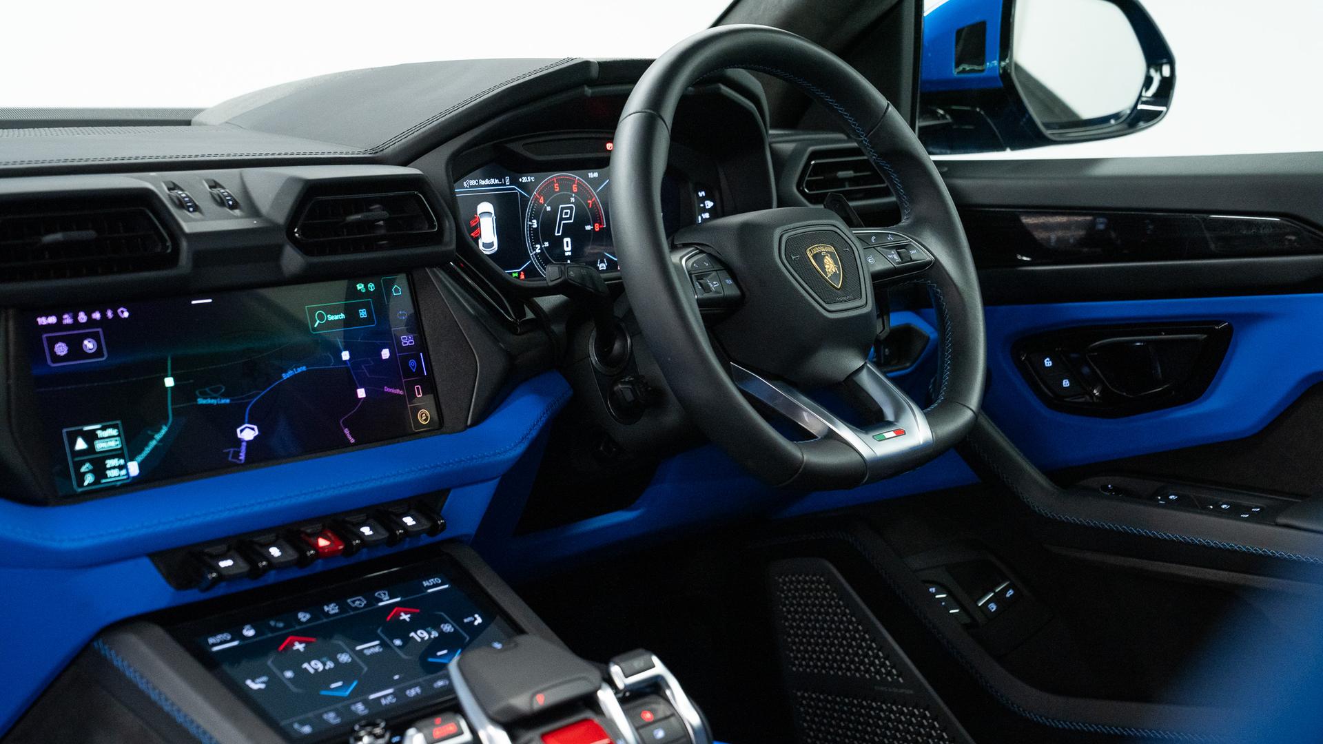 LAMBORGHINI Urus Photo 26490b46-9dec-4317-b20d-8d6a2d6c666d.jpg