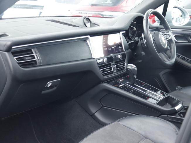 PORSCHE Macan Photo 27