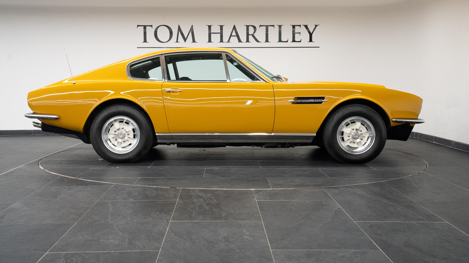 Aston Martin DBS Photo 267fd323-5c8a-4f35-883b-dcf6f21a788a.jpg