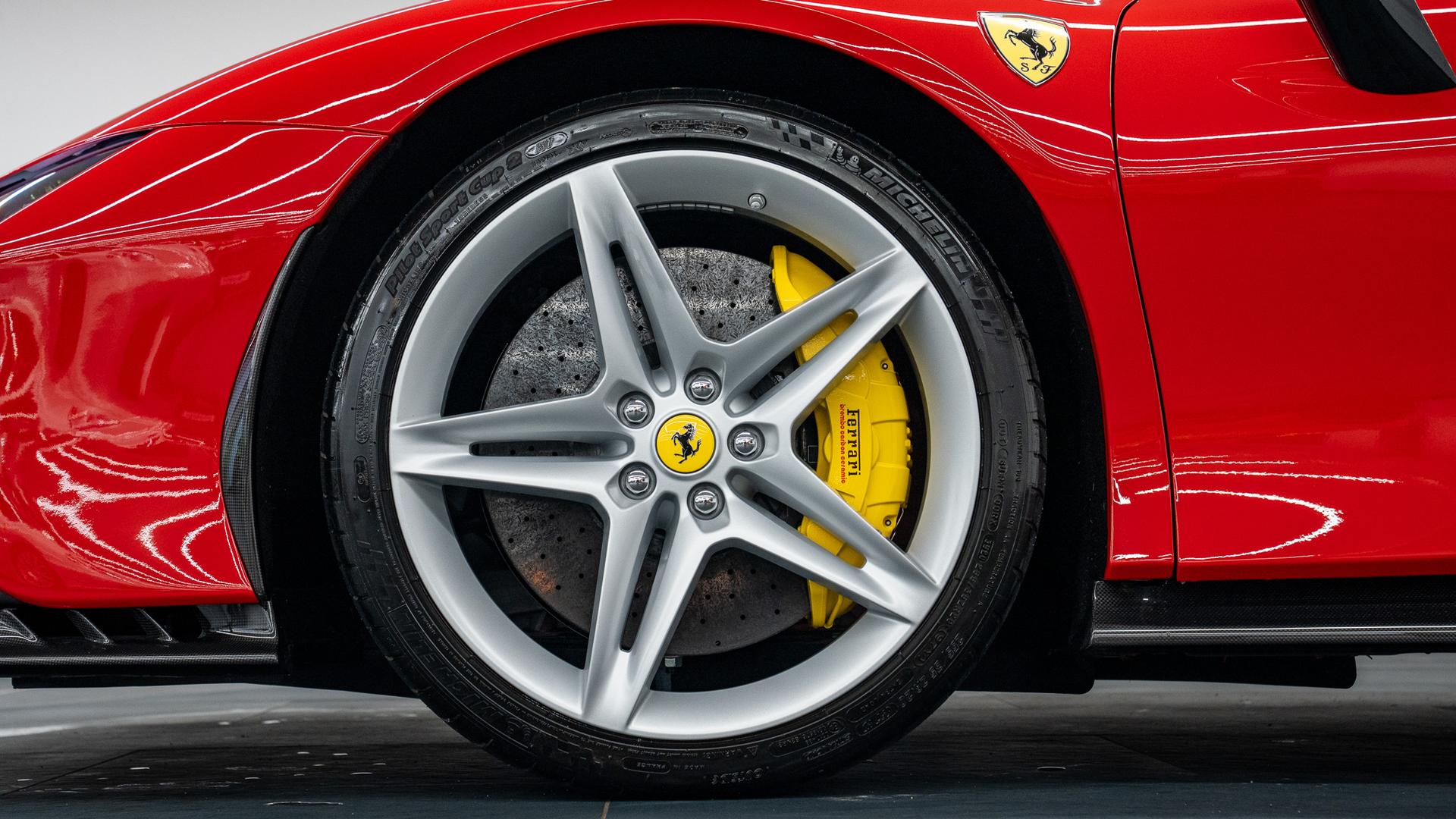 Ferrari SF90 Photo 26858ab7-9faf-44fc-9ae8-5df1a3b96395.jpg