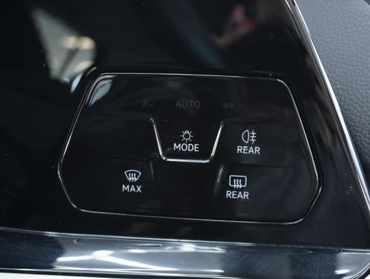 Volkswagen Golf Photo 26a0255a-97b6-49e8-afb4-2e163a5bd856.jpg