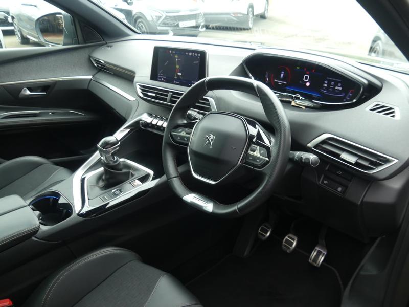 Peugeot 5008 Photo 26ac7058-6026-4d08-a13c-5f5d352651b5.jpg