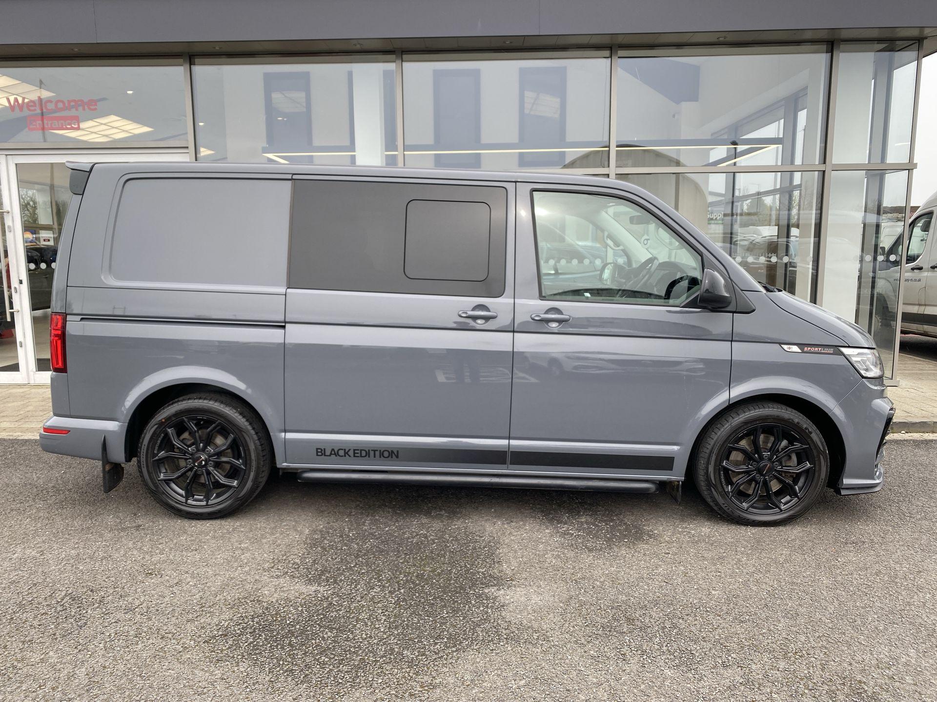 2022 Volkswagen TRANSPORTER T32 SWB SPECIAL EDITION 2.0 BiTDI 204 Sportline Black Ed Kombi Van DSG - vehicle photo 4 for sale on PureCar