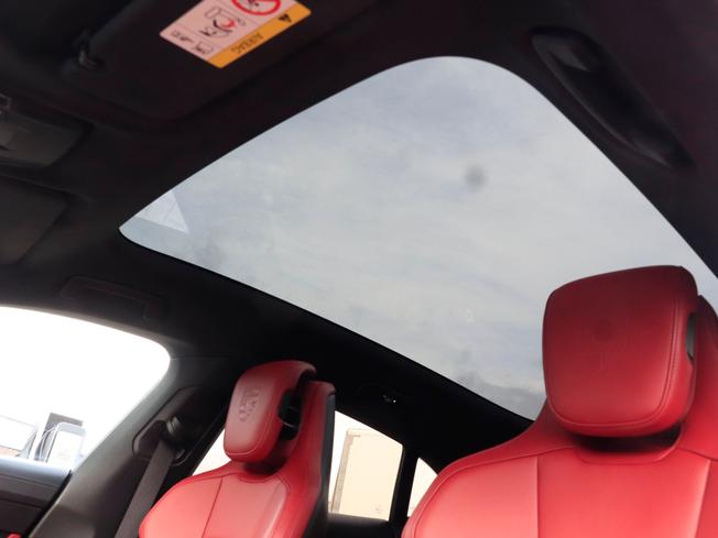 PORSCHE Taycan Photo 32