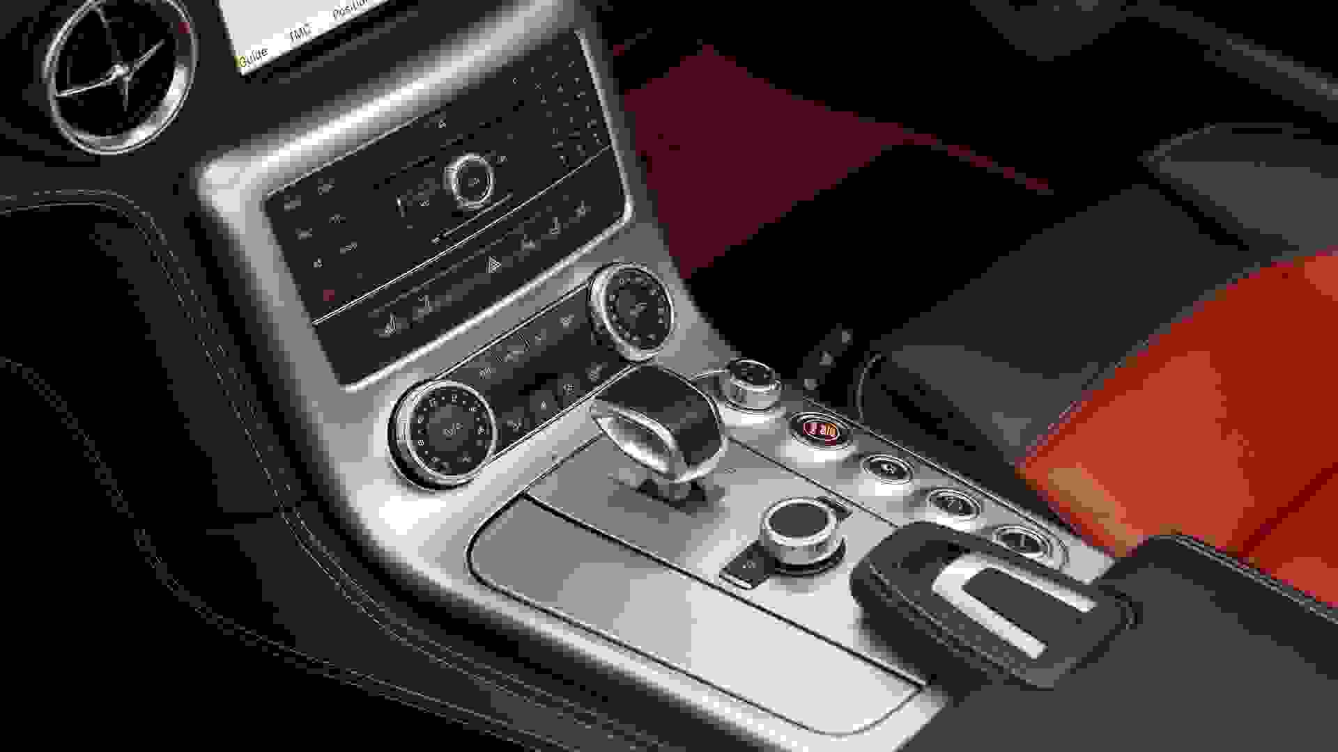 Mercedes-Benz SLS AMG Roadster Photo 26d8a2af-dfb7-4410-9f57-aa63dc35602f.jpg
