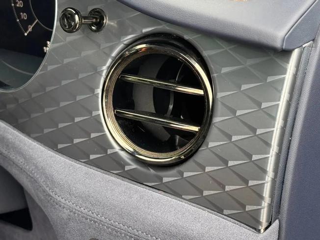 BENTLEY Bentayga Photo 19