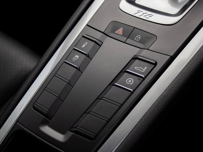 PORSCHE 718 Cayman Photo 23