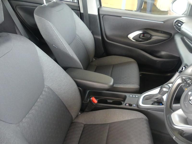 Toyota Yaris Photo 27092f38-eb38-4133-8c47-fdcdc9fbf6a4.jpg