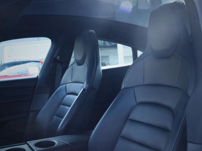 PORSCHE Taycan Photo 27
