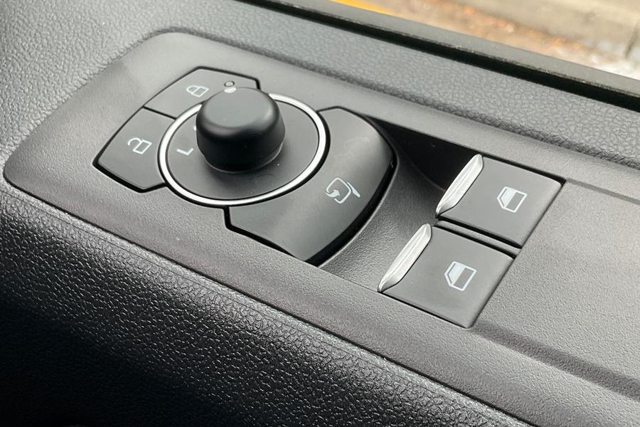Ford E-TRANSIT CUSTOM Photo 2718bbd1-6dac-4ff5-add6-61a7fbd0980e.jpg