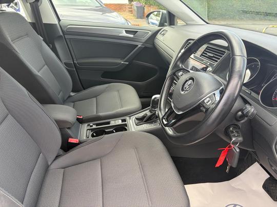 Volkswagen Golf Photo 2722315f-ccbb-4f30-b881-4f6926ead3d6.jpg