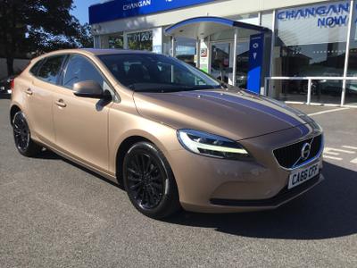 Volvo V40 Photo 2