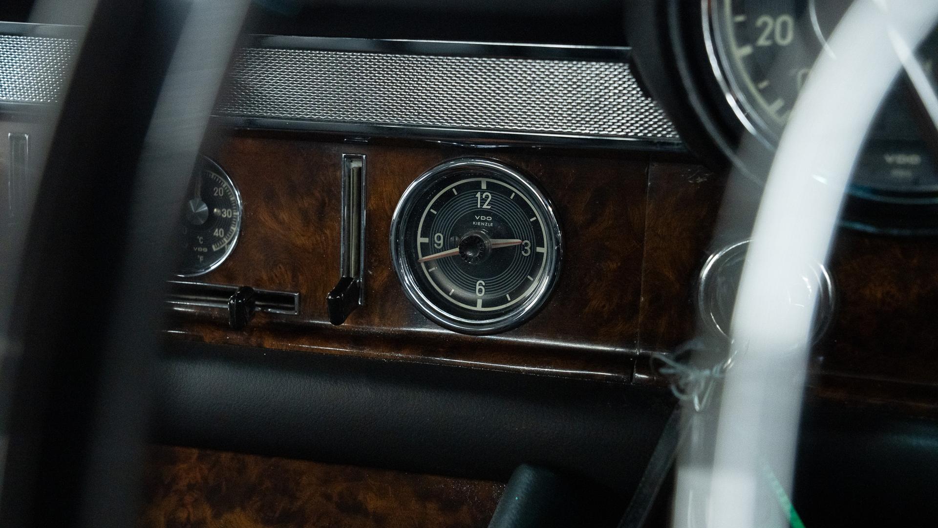 Mercedes-Benz 600 Photo 27365fa2-9875-4000-af01-c4e977f83d69.jpg