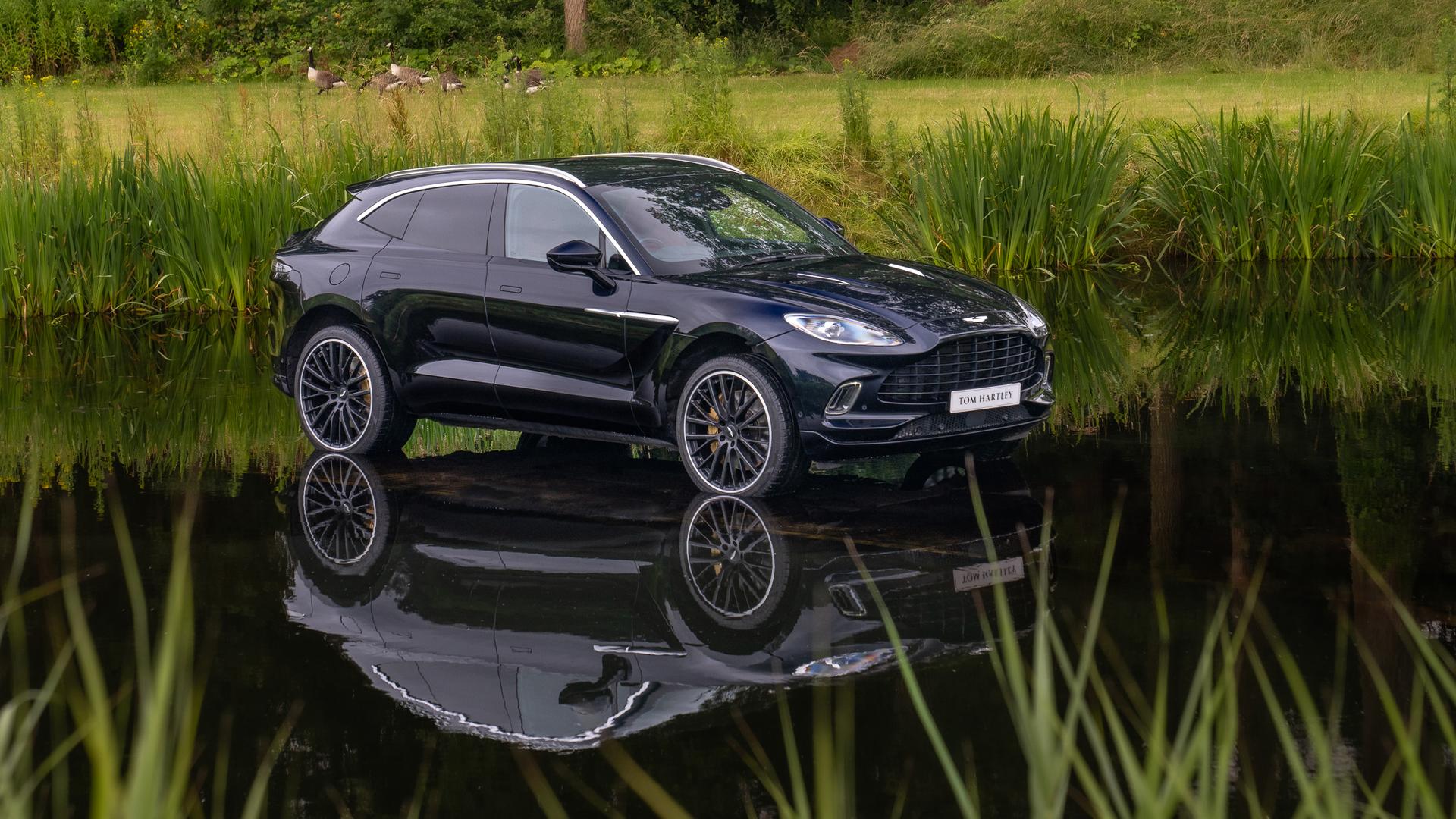 Aston Martin DBX Photo 27387428-313c-4452-9ff9-48b82303fd0e.jpg