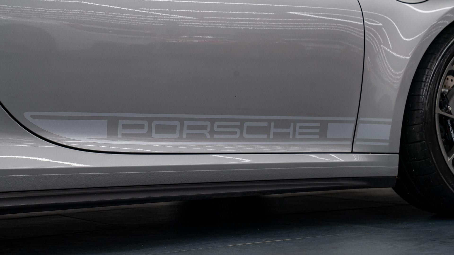 Porsche 911 Photo 27553875-0561-4059-8984-ba7a89d3fc78.jpg