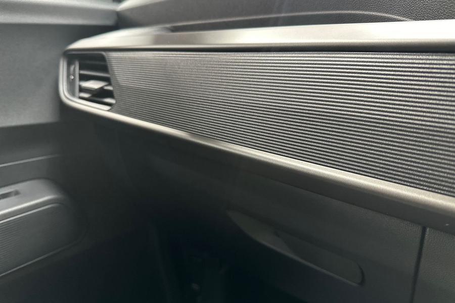 Ford TRANSIT COURIER Photo 275f6e07-4d03-4d93-ae12-c12a3c2dbef3.jpg