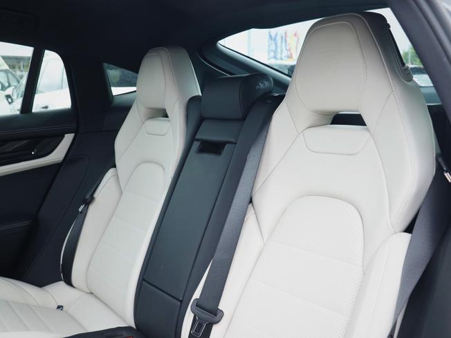 PORSCHE Panamera Photo 26