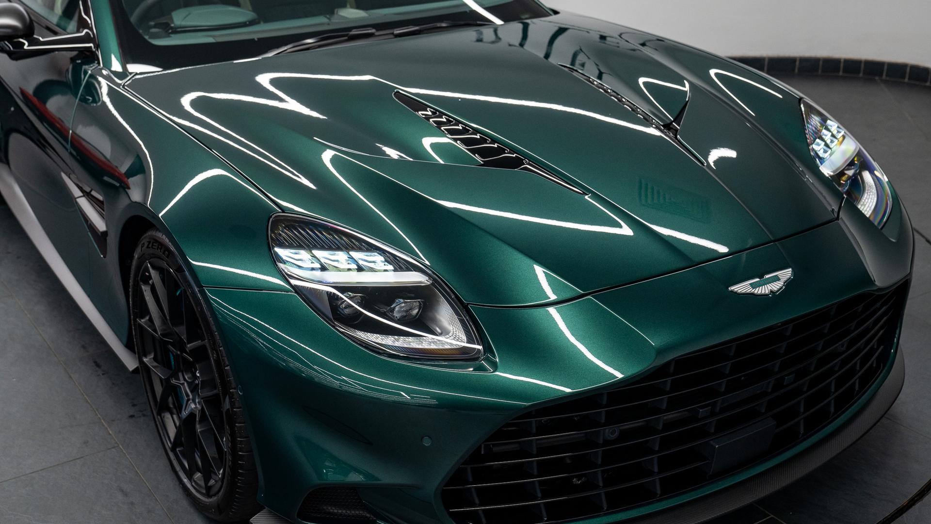 Aston Martin Vanquish Photo 277cf1f0-8939-44cd-b484-437f9a382b0b.jpg