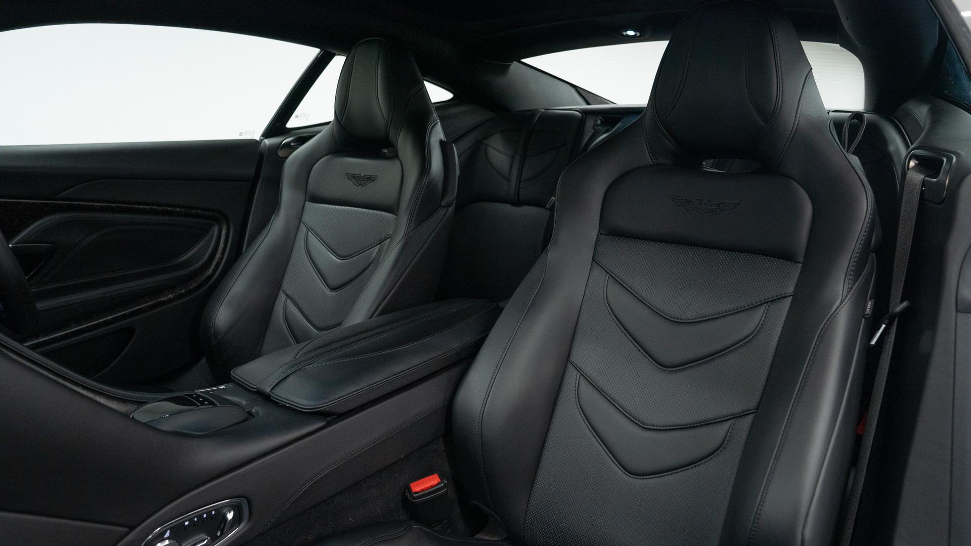 Aston Martin DBS Photo 27b4bd7a-45ec-40b2-8a9f-bbb888b7fa6c.jpg