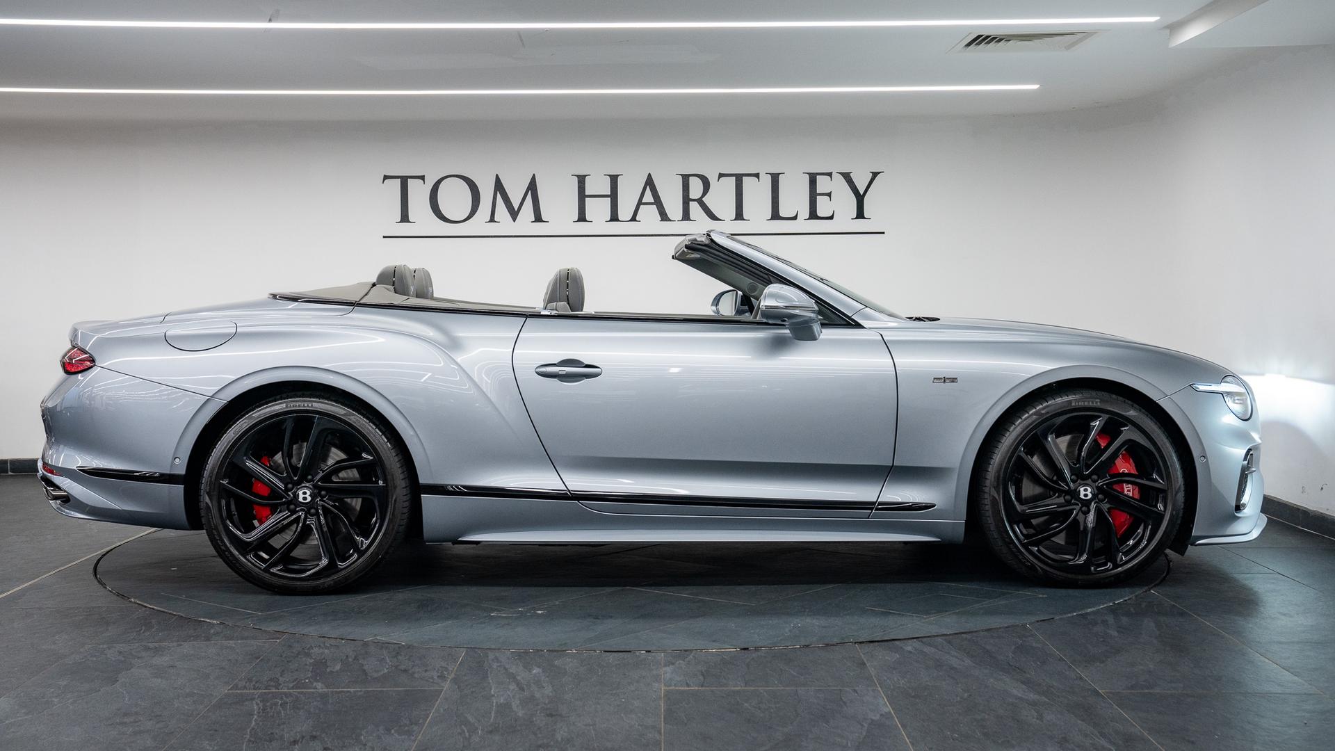 Bentley Continental Photo 27cb384f-3b2d-4c70-ac3e-0ae687434baa.jpg