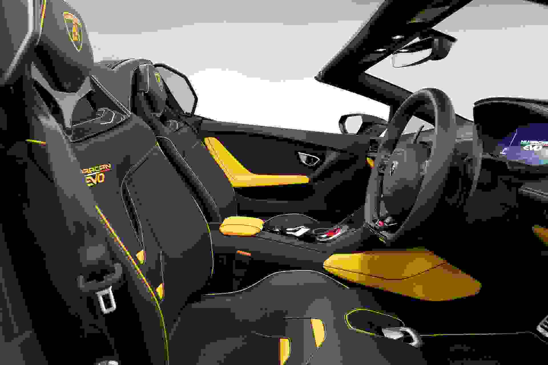 Lamborghini HURACAN Photo 27d51ac5-80d7-44d1-9eb3-dbd9c09a854a.jpg