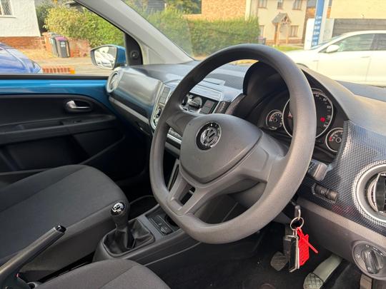 Volkswagen up! Photo 27fd9bdf-7cc4-4762-b7f6-e5deeebbe75a.jpeg