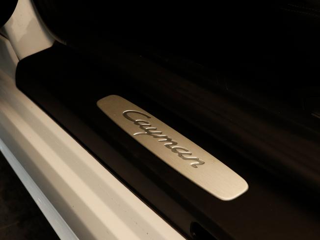 PORSCHE 718 Cayman Photo 27