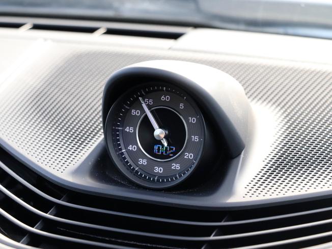 PORSCHE Taycan Photo 24
