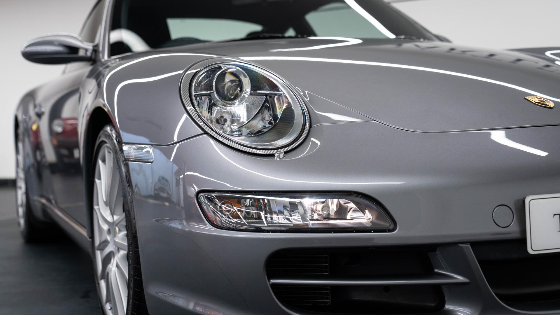 Porsche 911 Photo 280bb53e-8c17-4462-bcde-c66ccd01ab1a.jpg