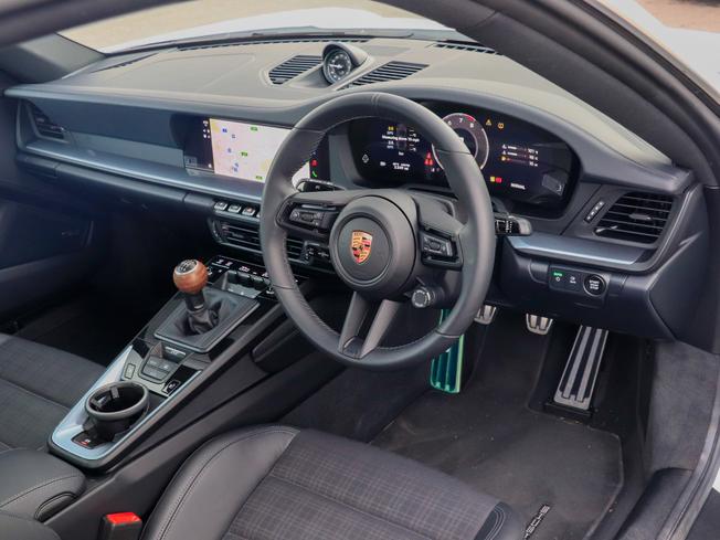 PORSCHE 911 Photo 21