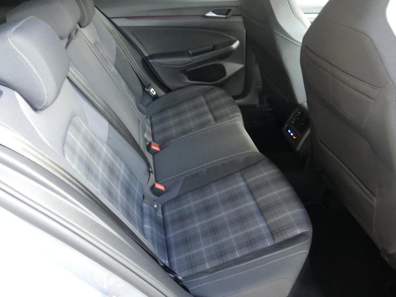 Volkswagen Golf Photo 2816825d-c46b-4f08-831f-54b9af2574d5.jpg