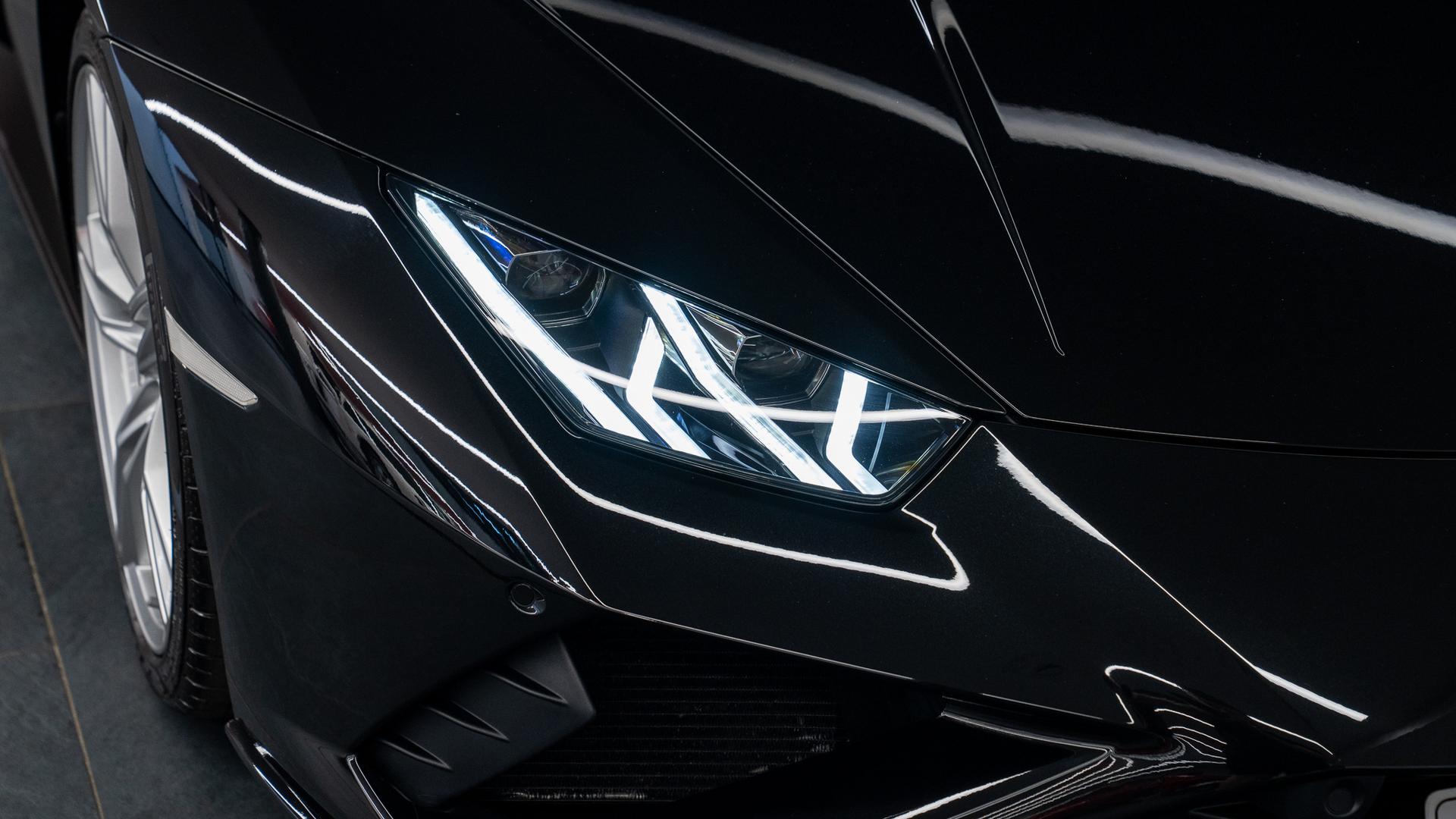 LAMBORGHINI Huracan Photo 28382343-29a7-4fb1-8ba4-b916054efd40.jpg