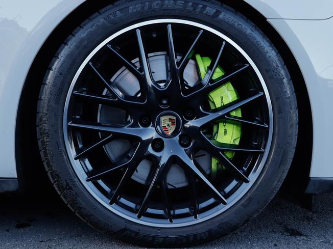PORSCHE Panamera Photo 4