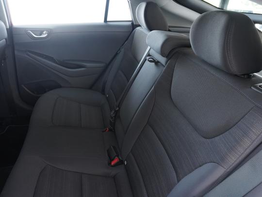 Hyundai IONIQ Photo 283ee118-1251-4adb-a503-13a2e9746425.jpg