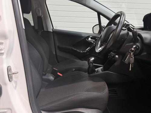Peugeot 208 Photo 2844535e-c0c4-4332-85a4-3c46cbe275eb.jpeg