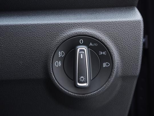 Volkswagen T-Roc Photo 28503f37-bc8f-47b7-af58-c2c5fe81403d.jpg