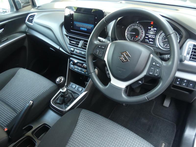 Suzuki S-Cross Photo 2855a719-6b44-4c29-acbb-4a084cff8589.jpg