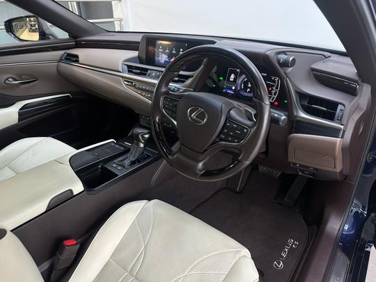 Lexus ES Photo 285651f5-0168-4fc6-b31f-6cec7628c7e6.jpg