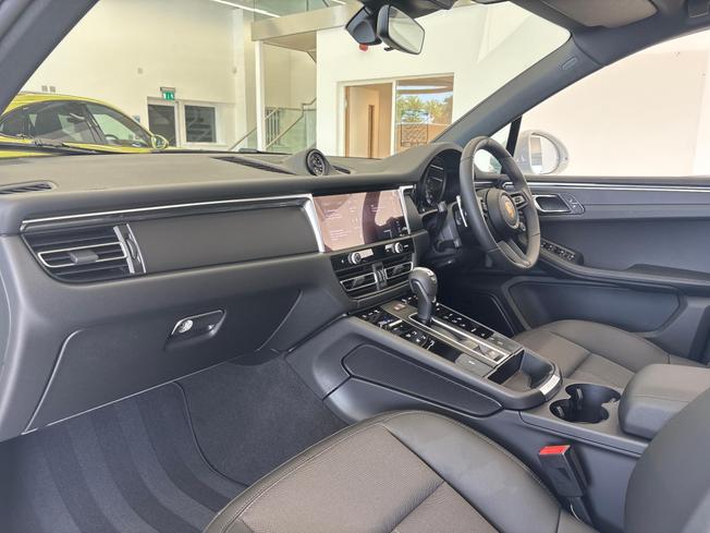 PORSCHE Macan Photo 13