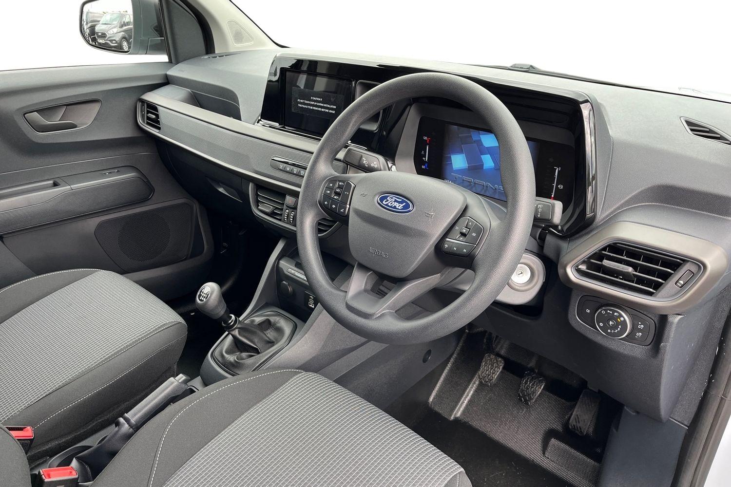 Ford TRANSIT COURIER Photo 14