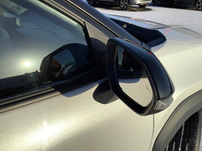 Toyota Yaris Cross Photo 287f165e-adf1-40fc-9bca-b417766cf68c.JPG