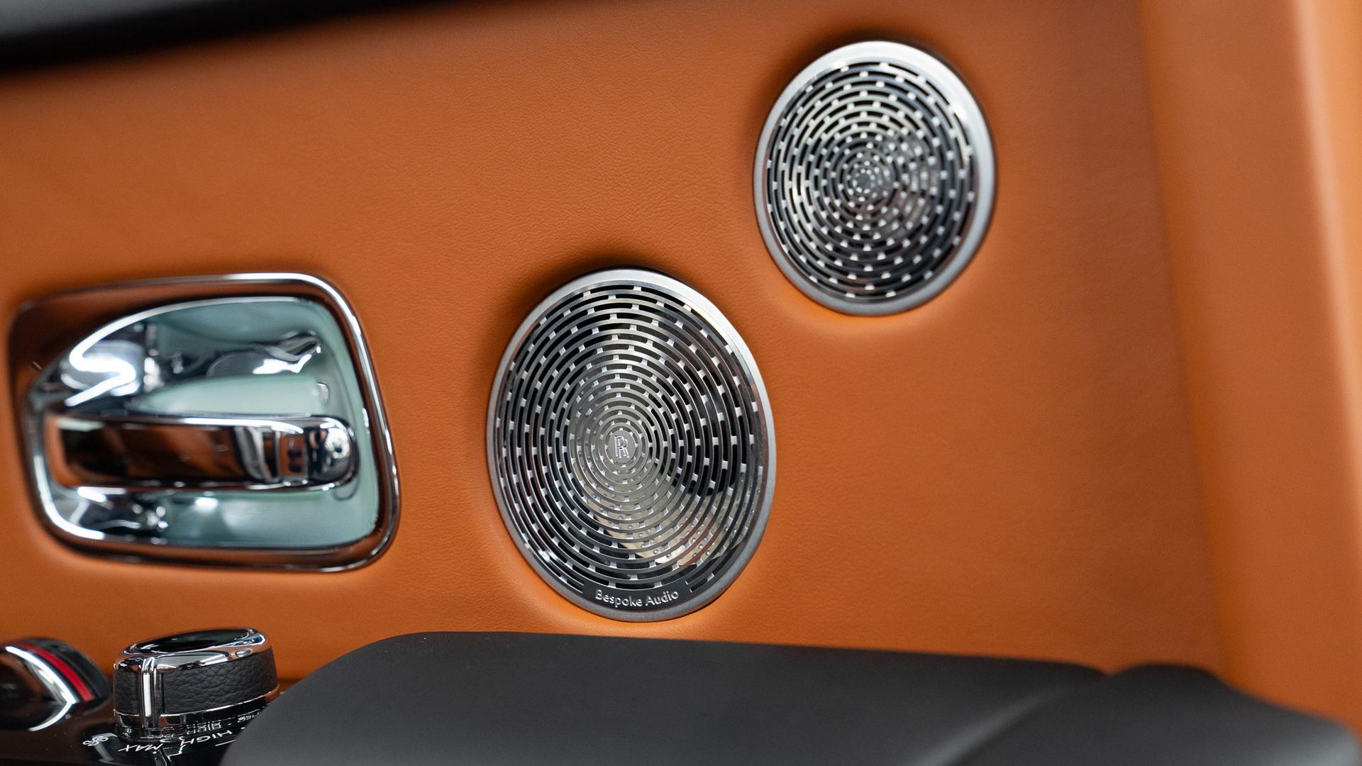 Rolls-Royce Phantom Photo 2884e571-d1a7-44ea-89ac-f9beefc39347.jpg